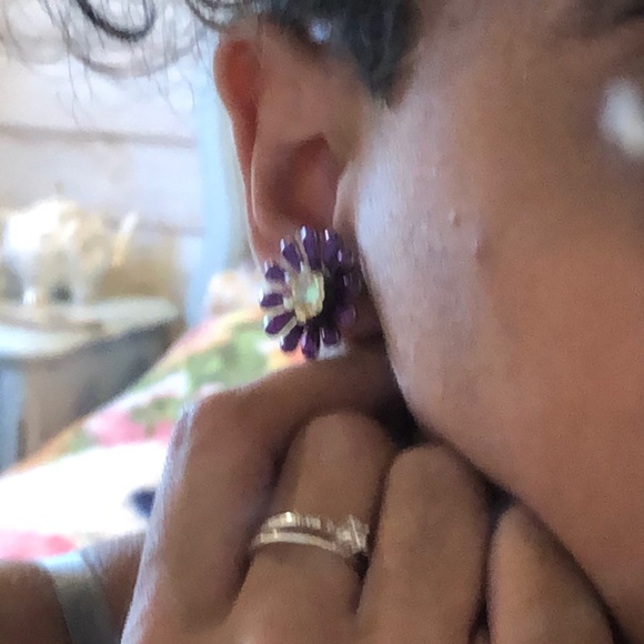 (NWOT)Betsey Johnson Stud Earrings - Picture 2 of 2